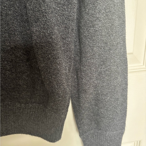 American Eagle Outfitters Men's Heather Gray  V-Neck Sweater - Picture 4 of 6